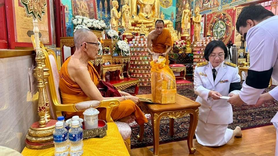 Kathina robe presentation before Venerable Seck Kong Hian