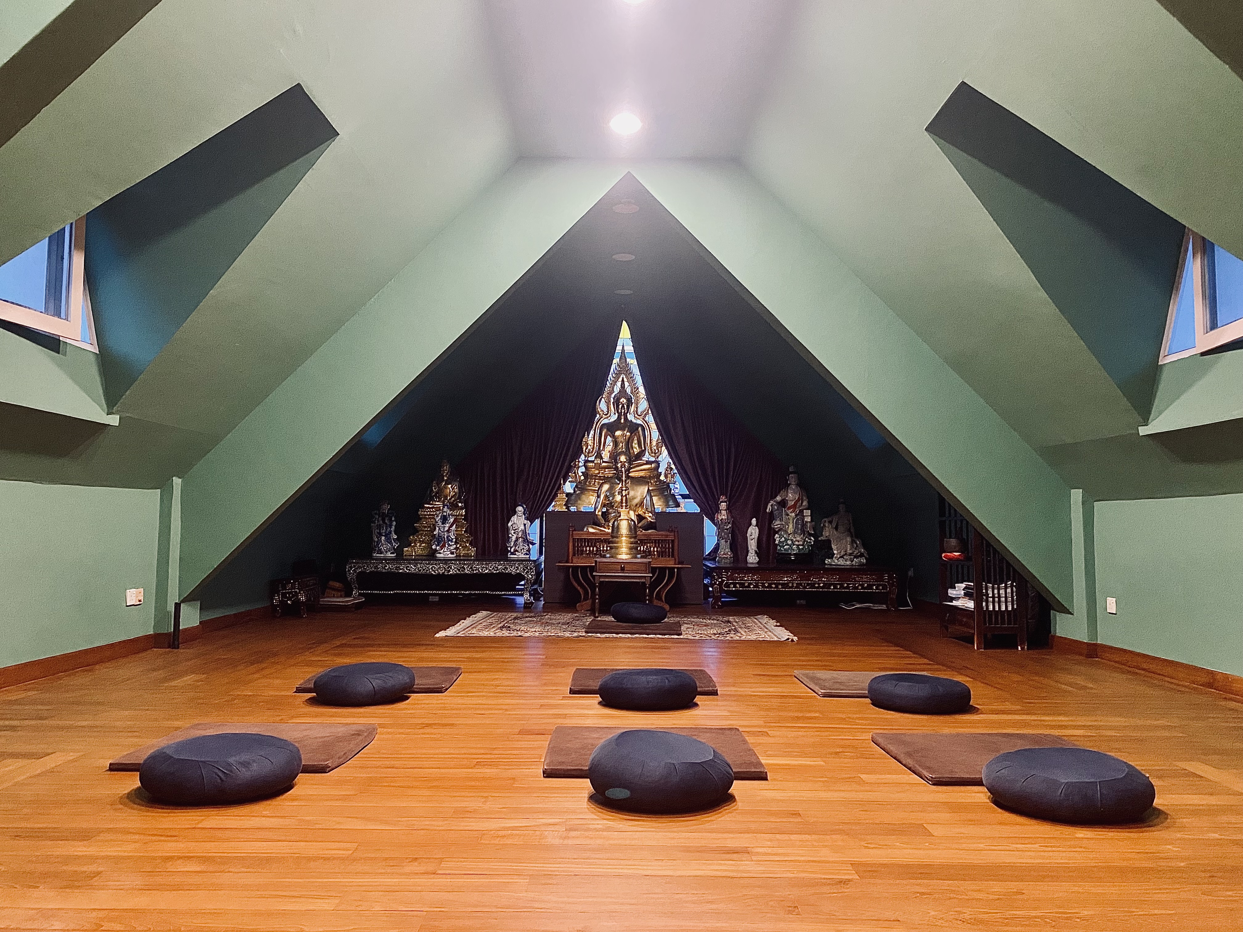 Meditation and Buddhist practice at Buddhaguna Buddhist Temple
